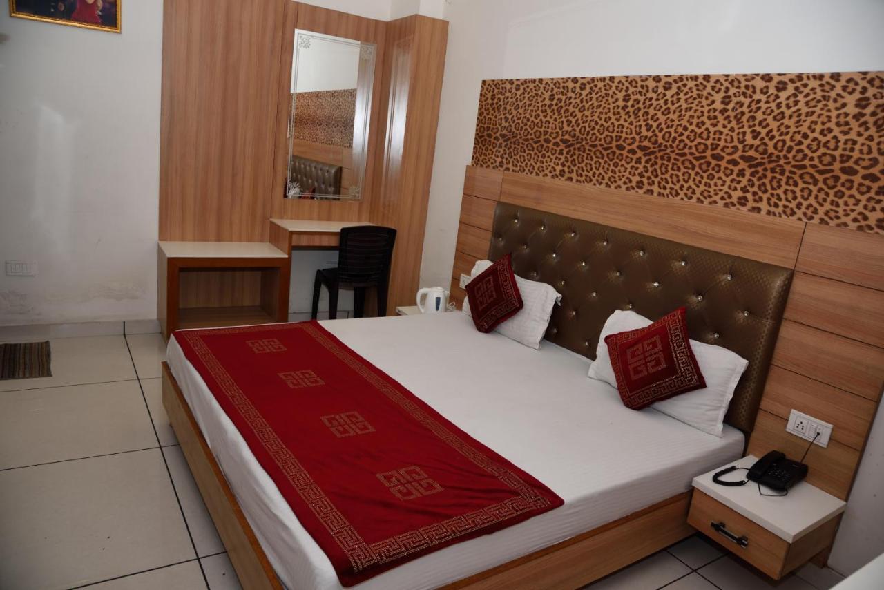 Hotel Robin Inn 阿姆利则 外观 照片
